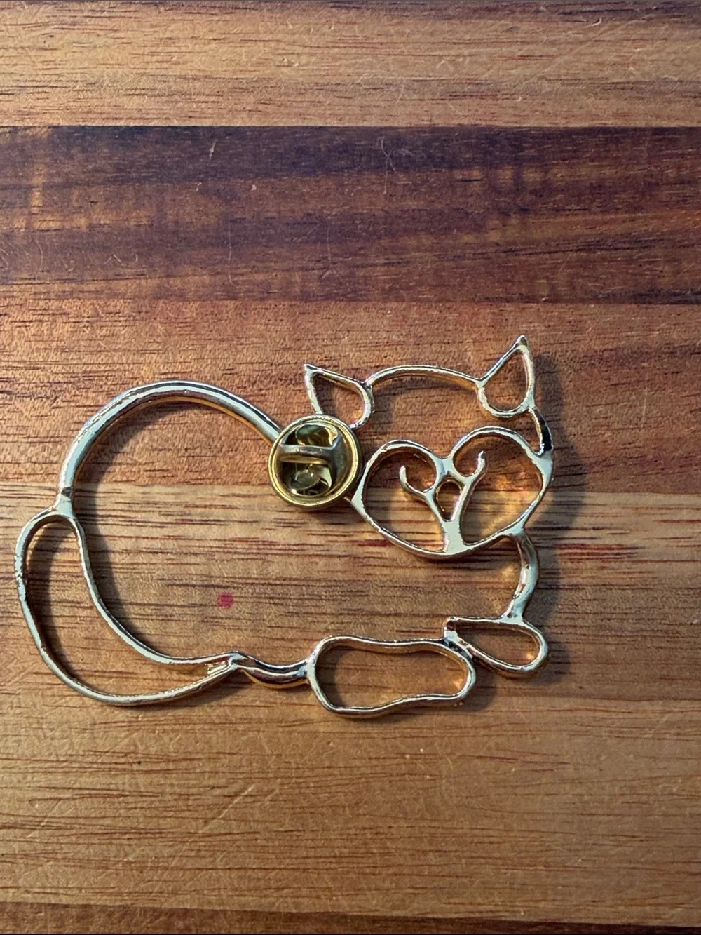 Vntg Gold Tone Large Laying Cat Cut Out Silhouette Pin